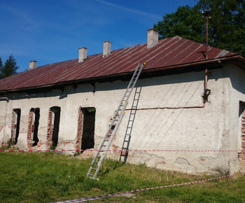 Bývala škôlka pri rómskej osade